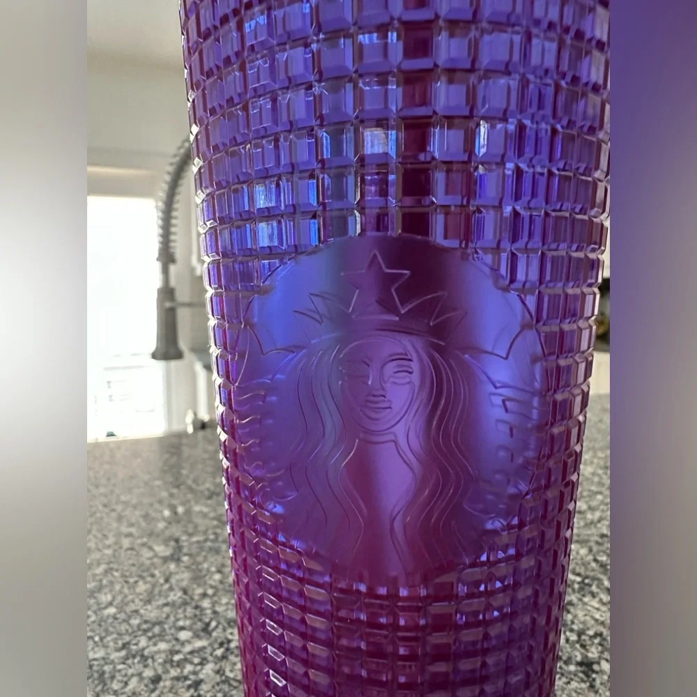 Starbucks purple cup‎